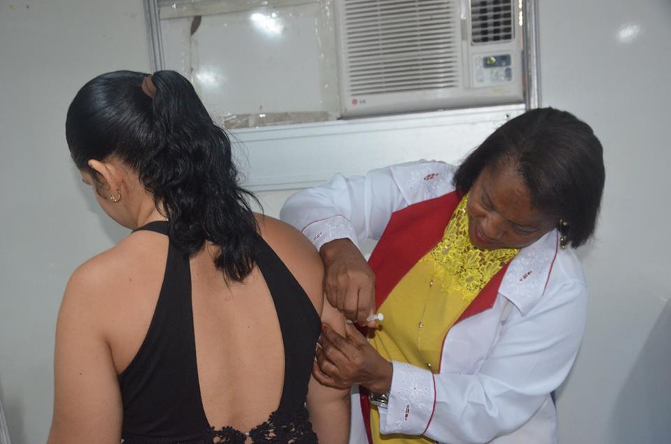 Morador se vacina em São Francisco do Conde